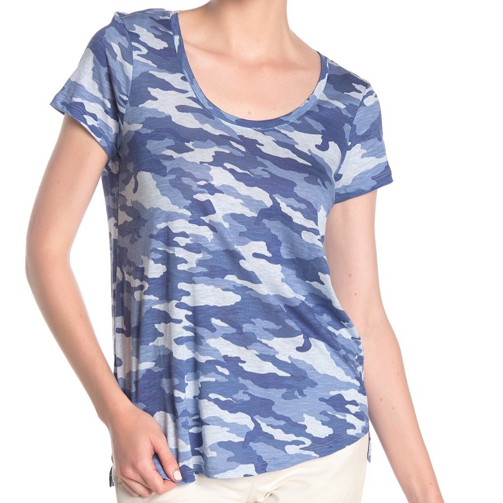 Vince Camuto Blue and Light Blue Camouflage Short Sleeve Tee
